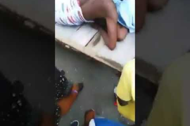 Confunde pegamento de Zapato con lubricante.