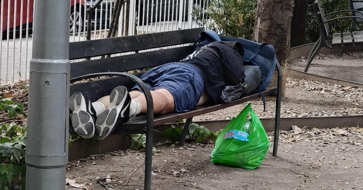 Indignación entre los vecinos del parque de Can Simonet: «Esto es una degradación total»