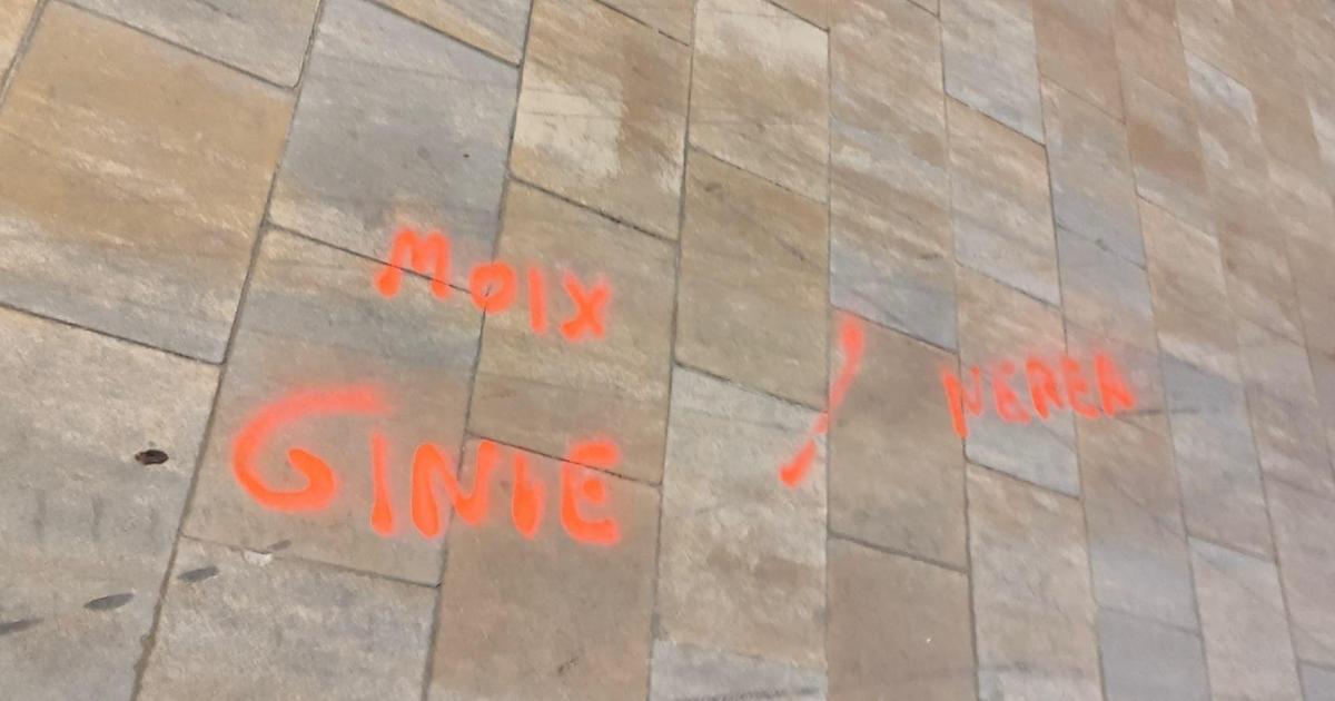 Pintadas con ‘spray’ en el empedrado del casco histórico de Sineu generan malestar vecinal