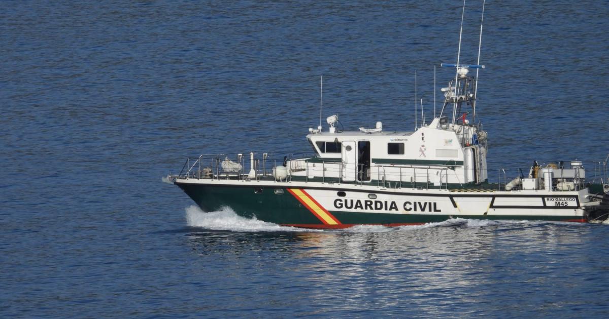 Amplio dispositivo para buscar a 12 migrantes desaparecidos en una patera encontrada al suroeste de Cabrera