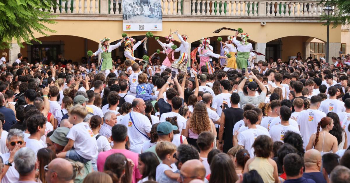 Los Cossiers cumplen 275 años con un público entregado