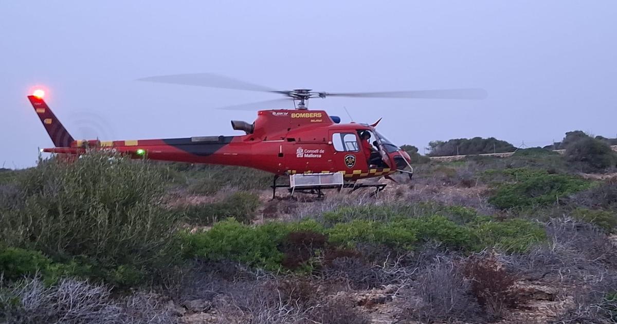 El helicóptero Milana de Bomberos de Mallorca rescata a dos excursionistas en la Serra de Tramuntana