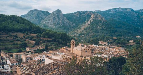 Jardines con historia, un tren de época y escalinatas entre montañas: el pueblo de Mallorca donde el tiempo se detiene