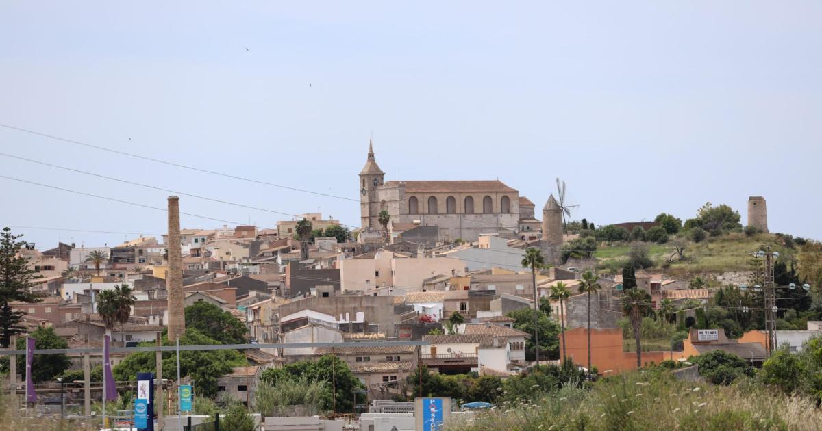 El pequeño pueblo de Mallorca con una necrópolis milenaria frente al mar y una procesión única en Europa