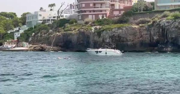 Residentes de Cala Blava denuncian el peligro de pequeñas embarcaciones cerca de la costa: «Es un descontrol»