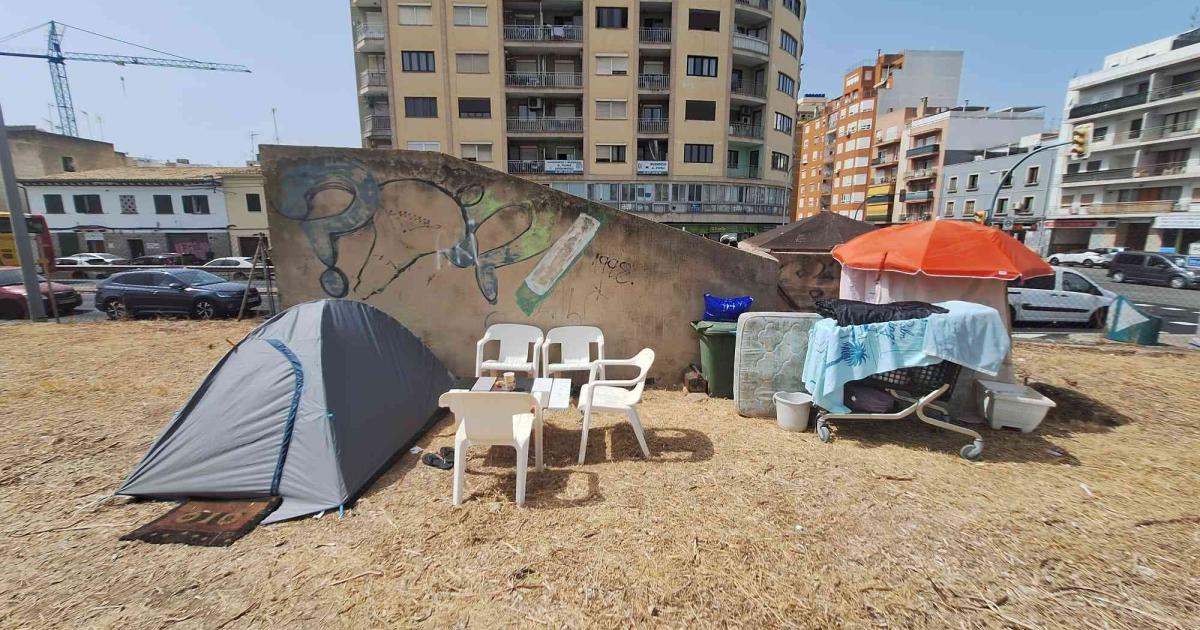 Tiendas de campaña a la vista en plena calle Aragón