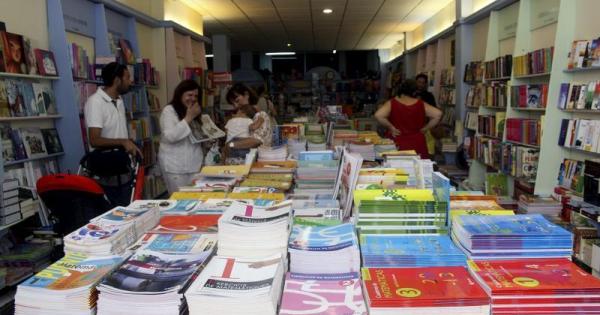 Recordatorio para padres: Hay que conservar las facturas de los libros para la deducción fiscal