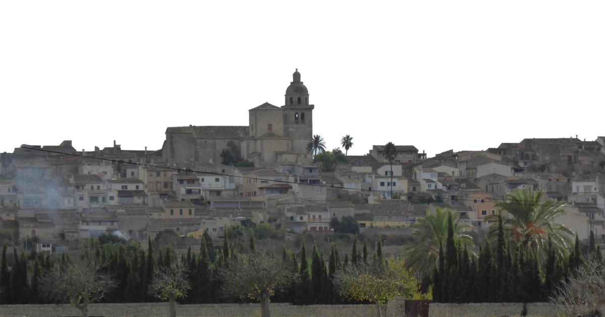 Viñas centenarias, piedra seca y saberes rurales: el pintoresco pueblo de Mallorca con alma agrícola