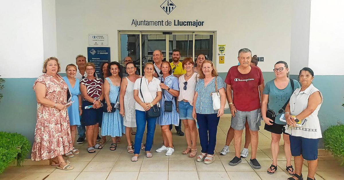 Vecinos de s’Arenal se movilizan por la deficiente recogida de basuras