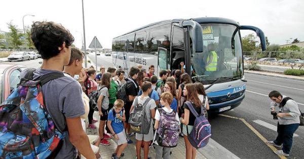 El alumnado con padres divorciados ahora podrá usar varias rutas del transporte escolar