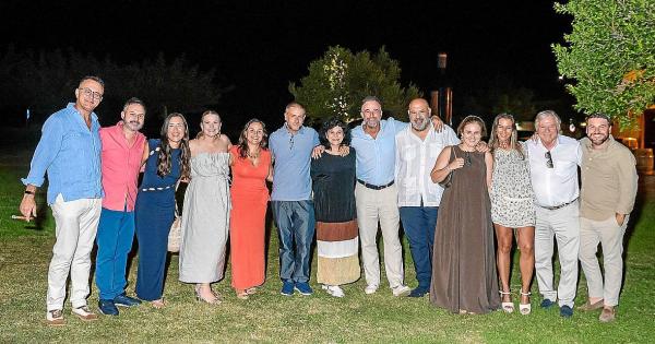 Una gran boda estival entre amigos y ‘vinyes’