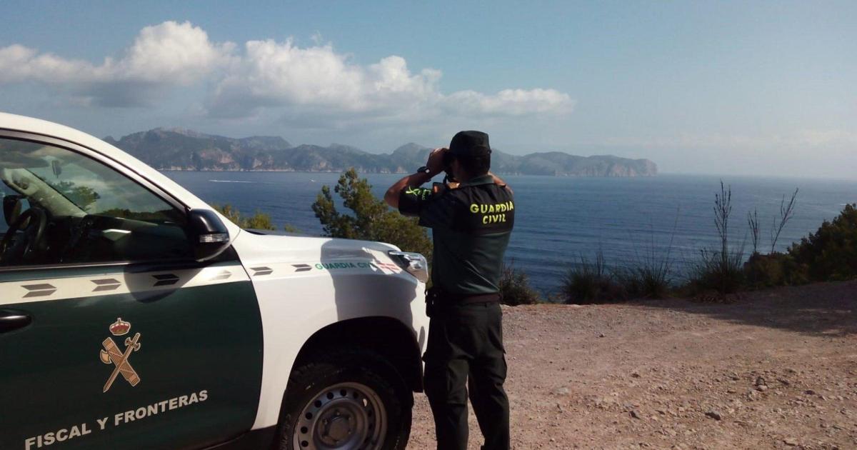 Rescatan a 12 personas a bordo de una patera en aguas de Formentera