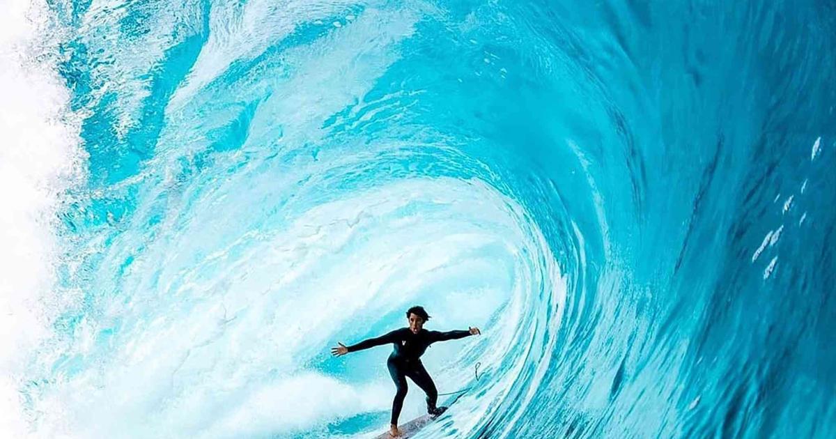 Un mallorquín a la 'caza' de la gran ola en la meca del surf