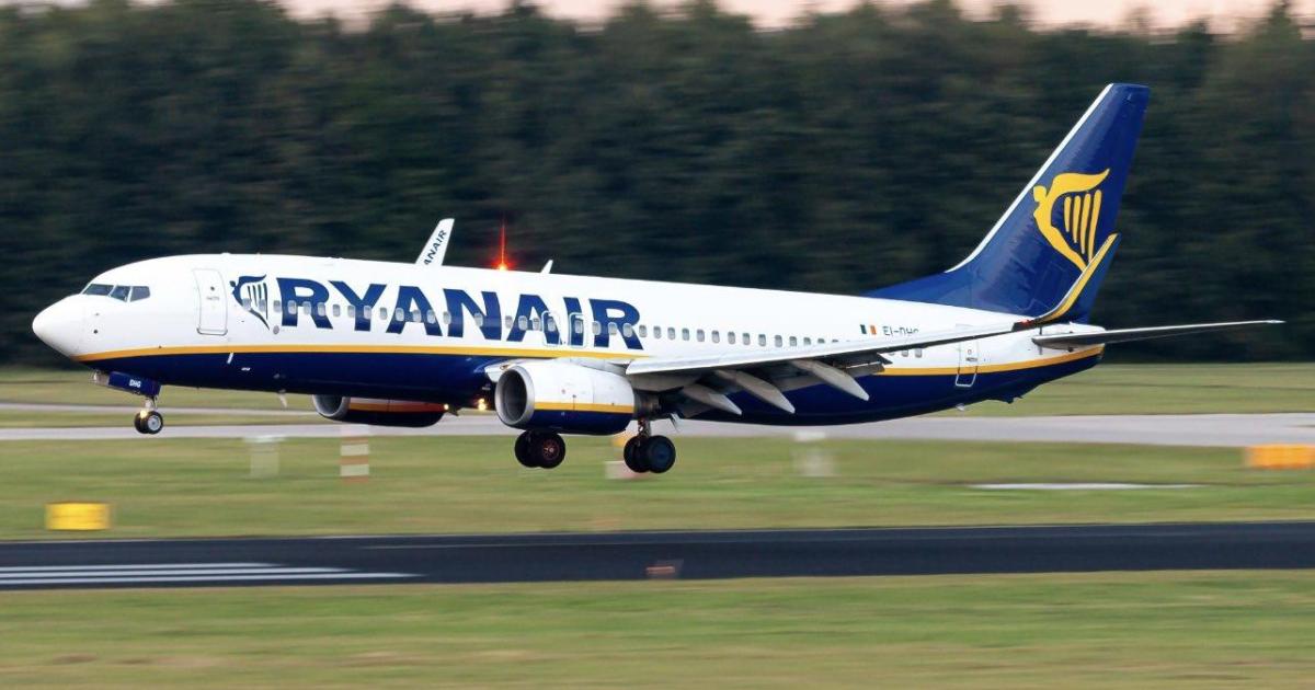 Ryanair cierra su base de Santiago y cancela vuelos a Vigo y Tenerife Norte: Baleares se libra del recorte