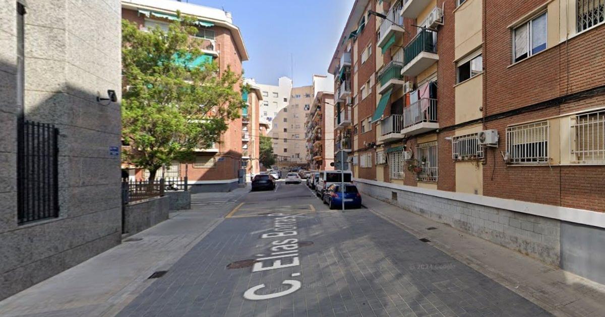 Un incendio cierra temporalmente la Dirección Territorial de Educación en Valencia y la sede central de la ATV