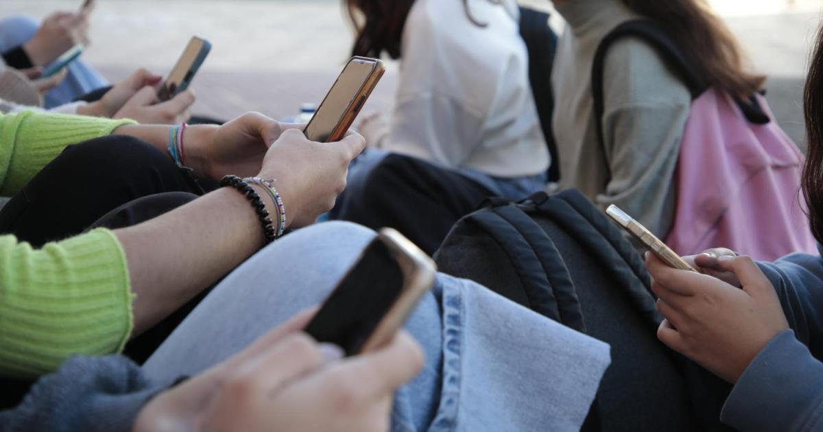 El Teléfono de la Esperanza atiende a menores derivados por ChatGPT