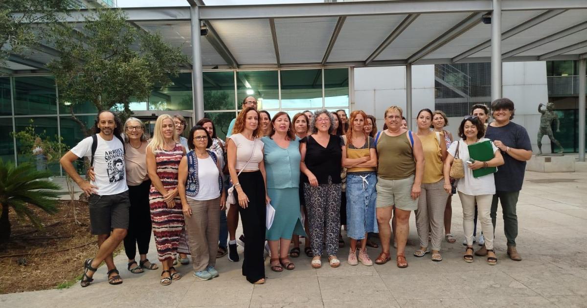 Las auxiliares educativas denuncian «graves errores» y «oscurantismo» en el trámite de adjudicación