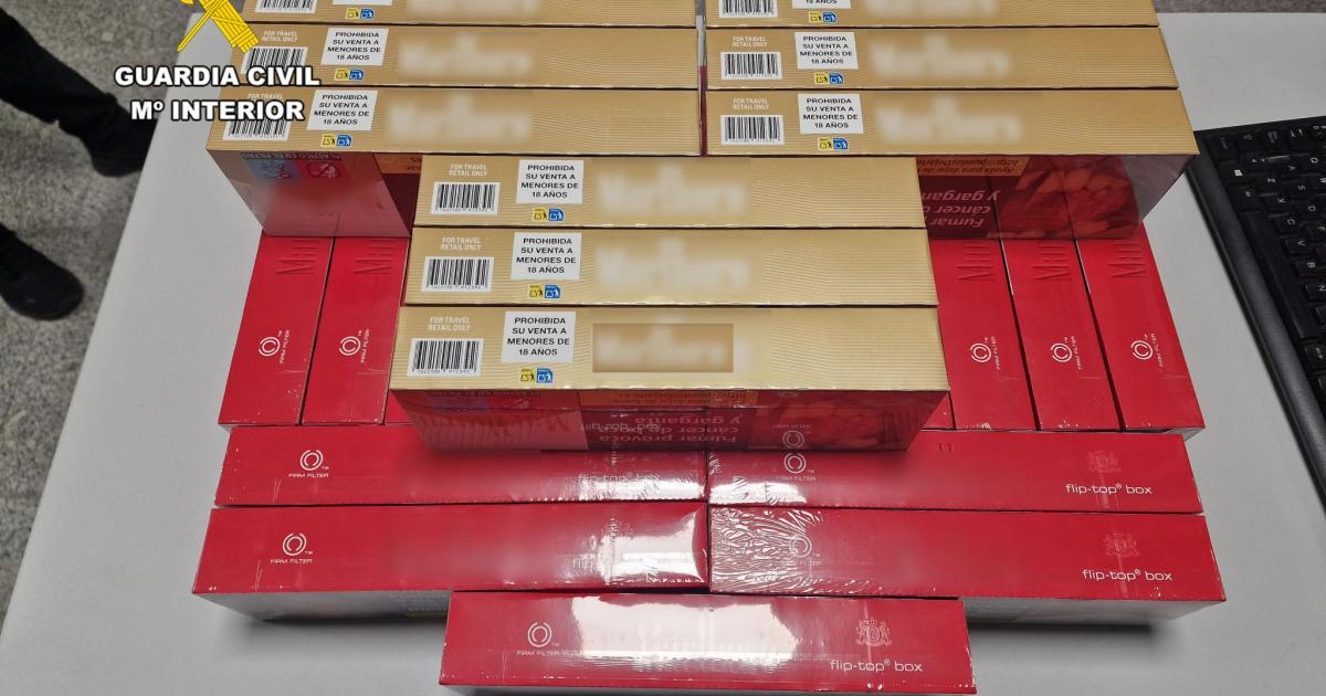 Arrestan a una joven de 22 años en el aeropuerto de Palma por el robo de 26 cartones de tabaco