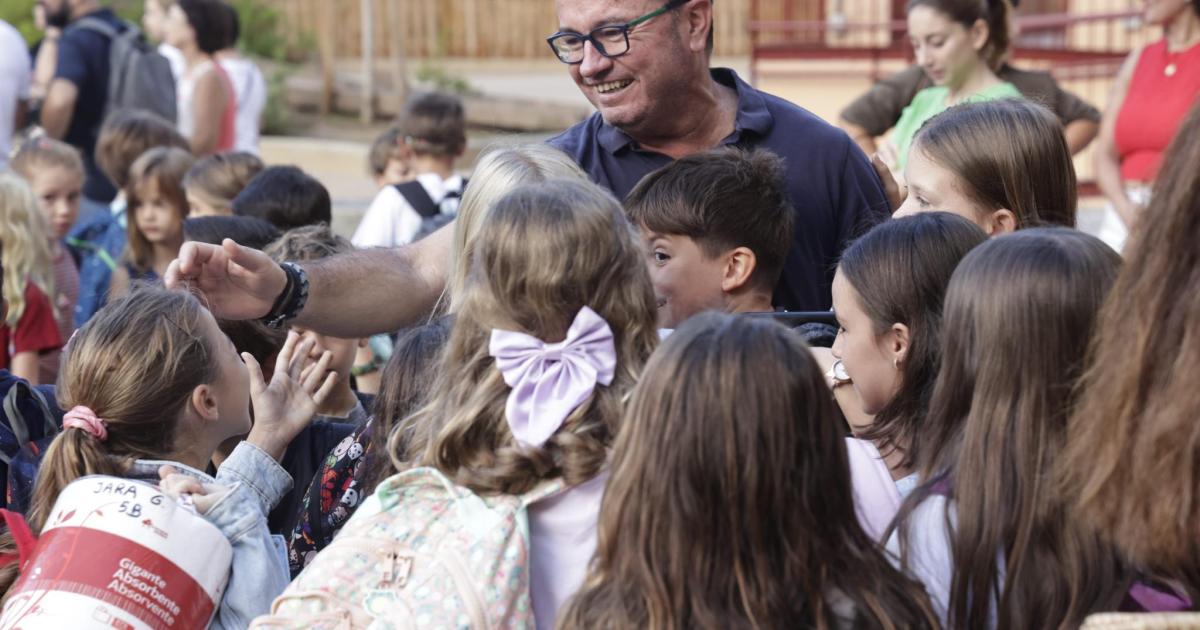 Vuelta al cole como los Sanfermines: los niños corren hacia las aulas en este nuevo curso