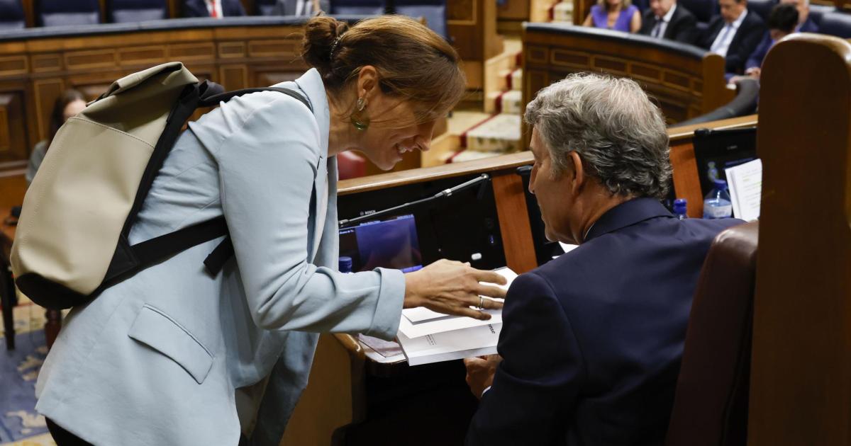 Mónica García entrega a Feijóo y Abascal el informe de un médico voluntario sobre «el horror» en Gaza: «Un 11M todos los días»