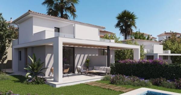 De promoción fantasma a chalet de lujo: Los 159 adosados de Cala Romántica, inacabados desde 2008, se venden ahora por hasta 781.000 euros