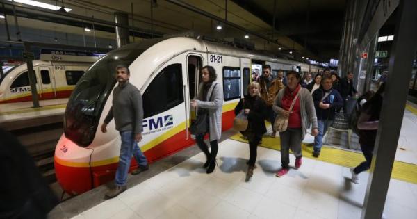 Usuarios afean el 'apagón' informativo de SFM cuando ocurren incidencias en el tren