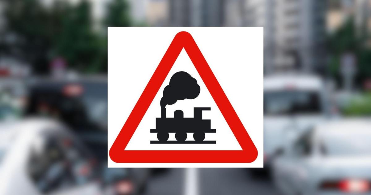 Aviso urgente de la DGT a todos los conductores: cambian la imagen esta antigua señal de tráfico