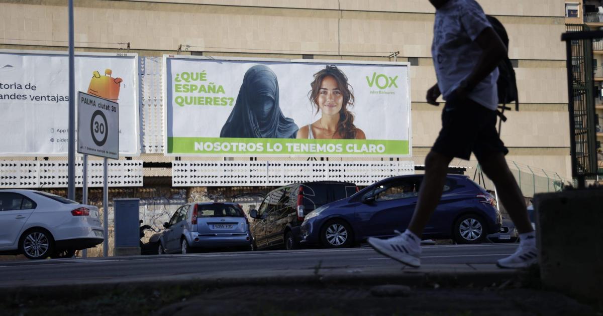 El controvertido cartel de Vox desata la polémica por su campaña contra la «islamización» en Palma
