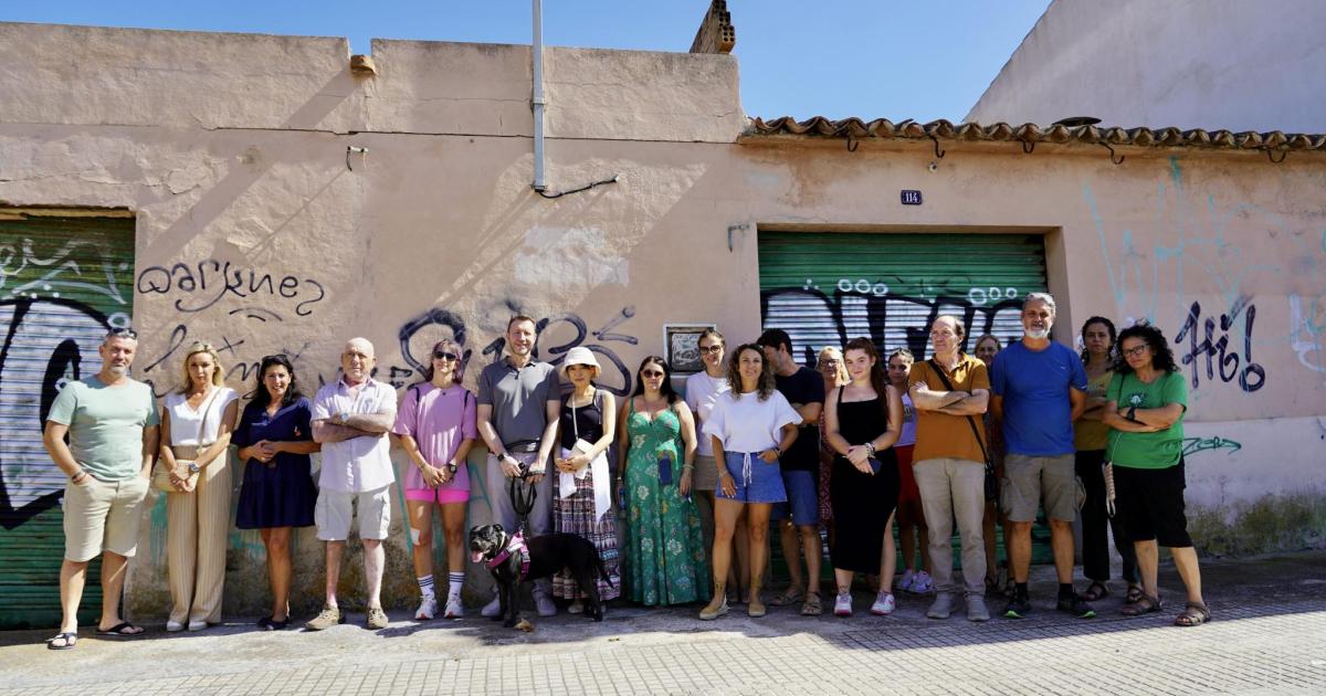 La ocupación de unas cocheras municipales pone en alerta a los vecinos del Amanecer