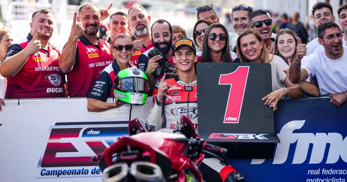 Doblete de Marco Tapia en Estoril