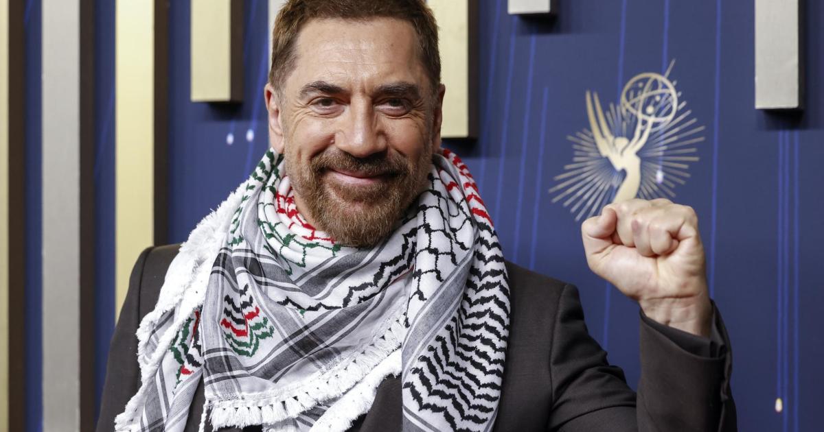 Javier Bardem, con pañuelo palestino en los Premios Emmy 2025: «Hay que denunciar lo urgente, el genocidio de Israel en Gaza»