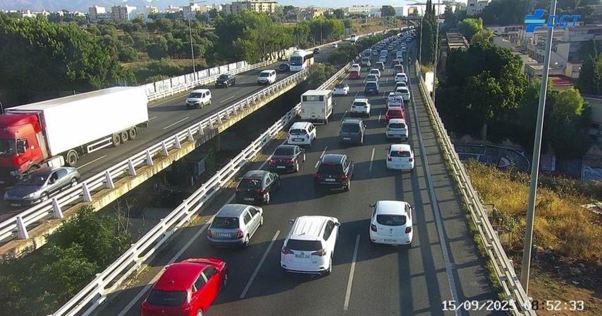 Un camión pierde la carga y colapsa la Vía de Cintura en sentido aeropuerto