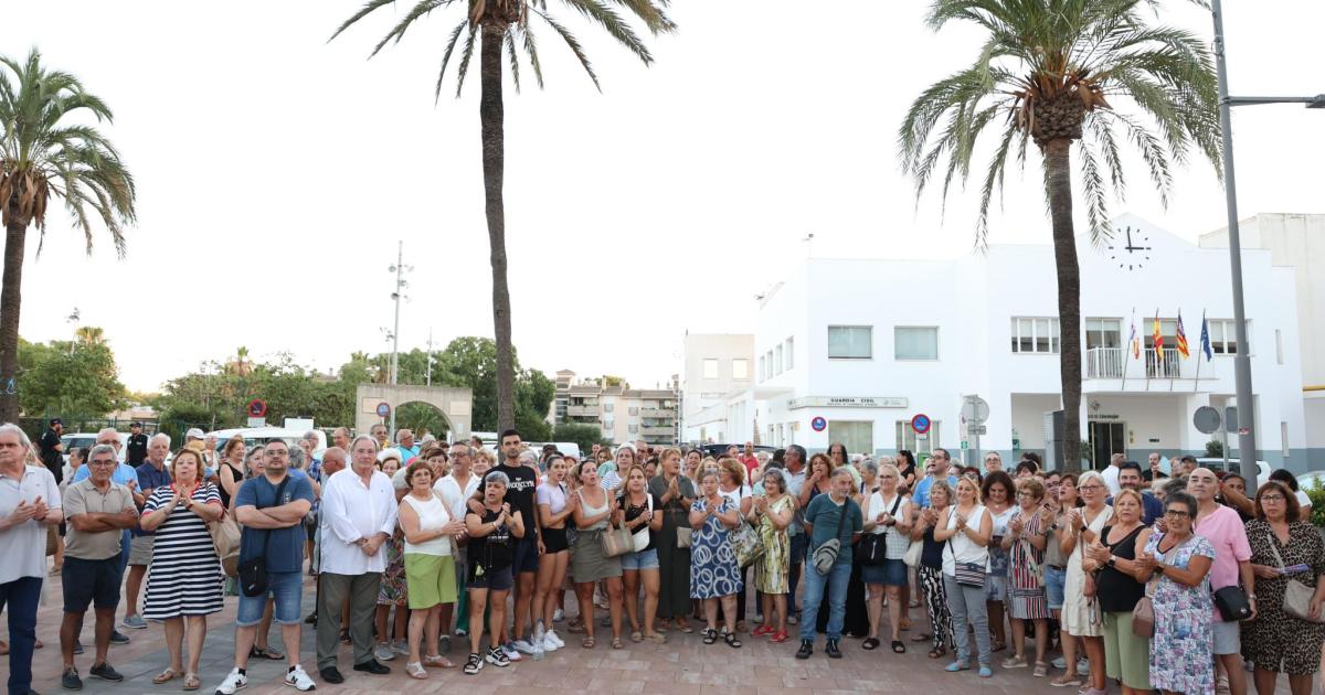 Vecinos de s’Arenal recogen firmas contra la dejadez que padece el núcleo turístico
