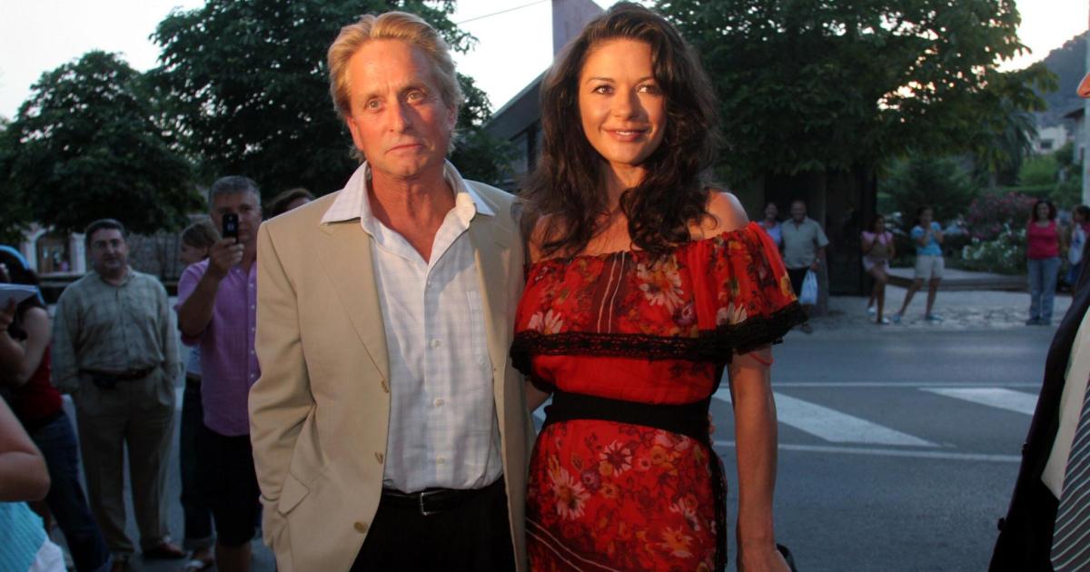 El pueblo de Mallorca en el que veranean Michael Douglas y Catherine Zeta-Jones: en plena Serra de Tramuntana y a 4.000 euros el metro cuadrado