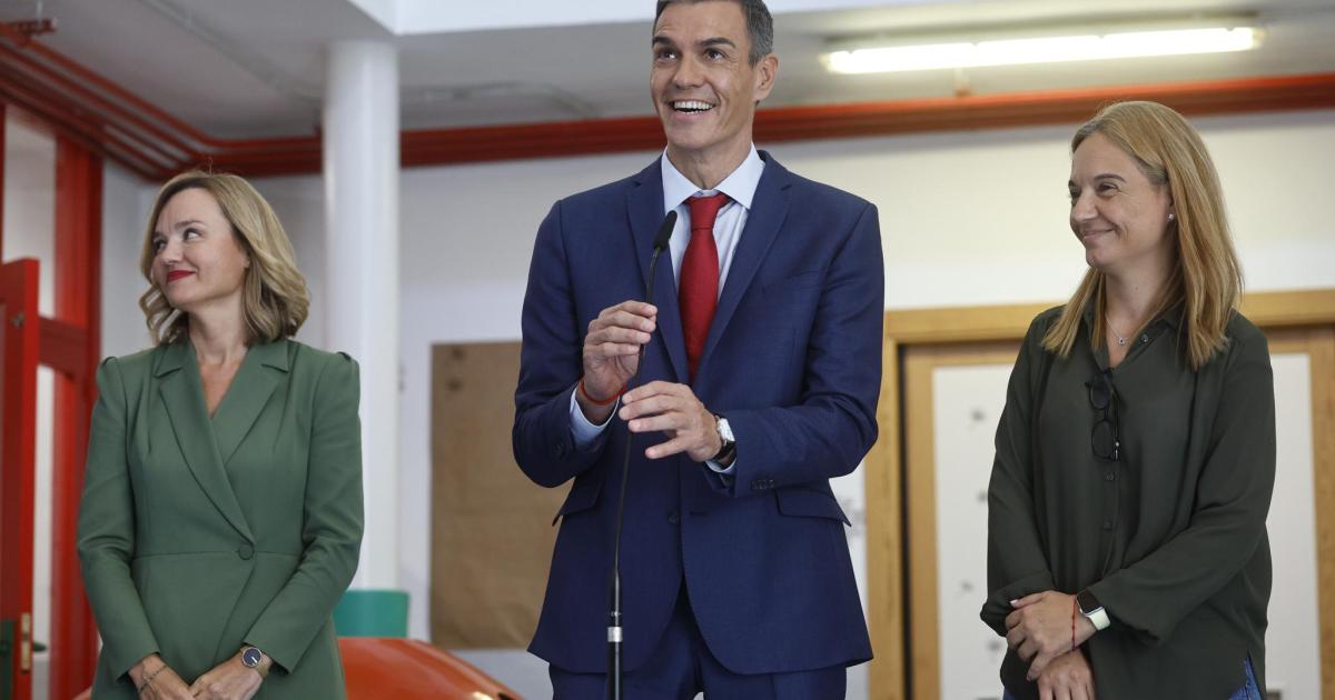 Sánchez anuncia una ley para rebajar horas lectivas en el aula del profesorado de Primaria, ESO y Bachillerato