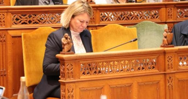 Núria Riera (PP), amonestada por el Govern por acudir a la radio en horario laboral