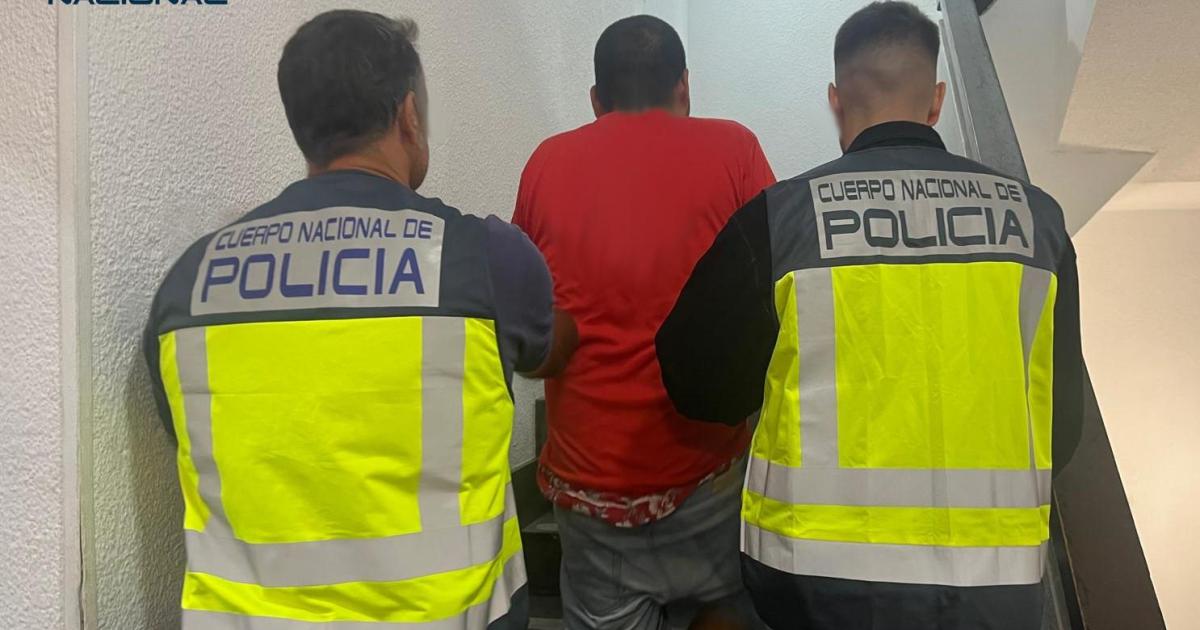 Detenido por intentar matar a puñaladas a dos desconocidos en la Plaza de las Columnas de Palma