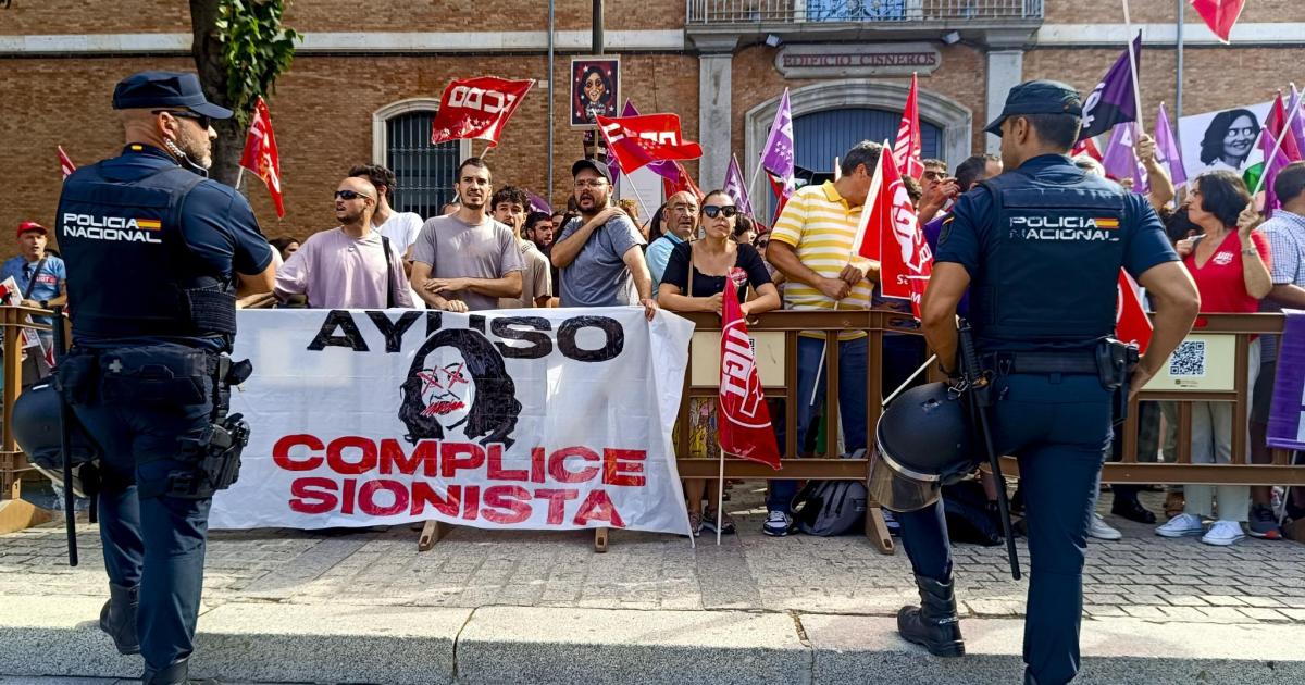 Ayuso no permitirá que «la cancelación y el sectarismo» tomen las aulas y pide no usarlas para «guerras ideológicas»