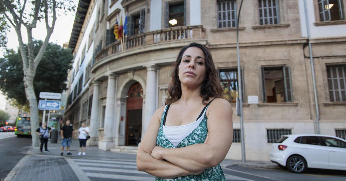 María Pérez: «Funcionaria, cobrando 1.850 euros y con un niño, comparto techo con once personas»