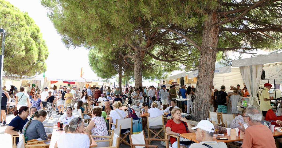 Espectáculo, artesanía y tapas en el Parc de la Mar
