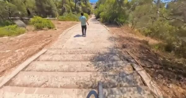 Un vídeo viral causa la investigación de un tiktoker por ir en bici de forma temeraria en el Castell de Bellver