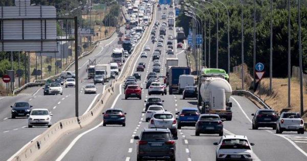 Aviso urgente de la DGT: llega un nuevo carril a las carreteras españolas en 2026