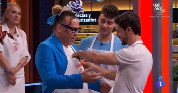 La épica batalla culinaria entre Alejo Sauras y Torito en 'Masterchef Celebrity 10': «Se le ha cambiado la cara»