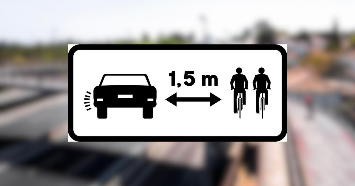 Aviso urgente de la DGT: llega una nueva señal a las carreteras españolas relacionada con los ciclistas