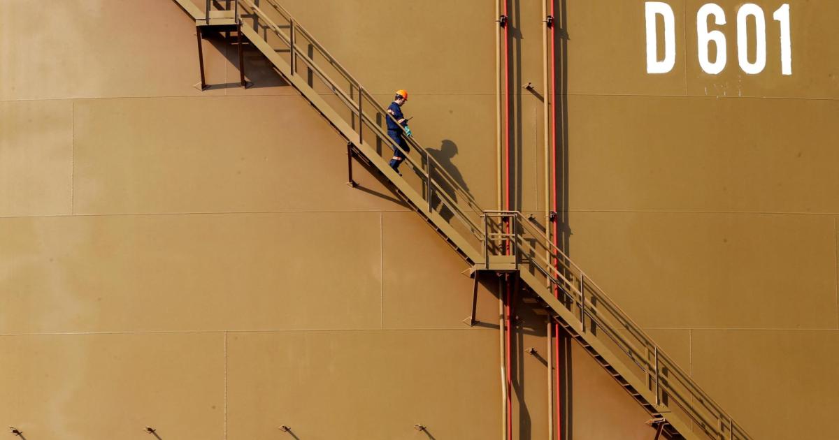 Las tensiones geopolíticas y caídas de inventarios del petróleo escalan a máximos en septiembre