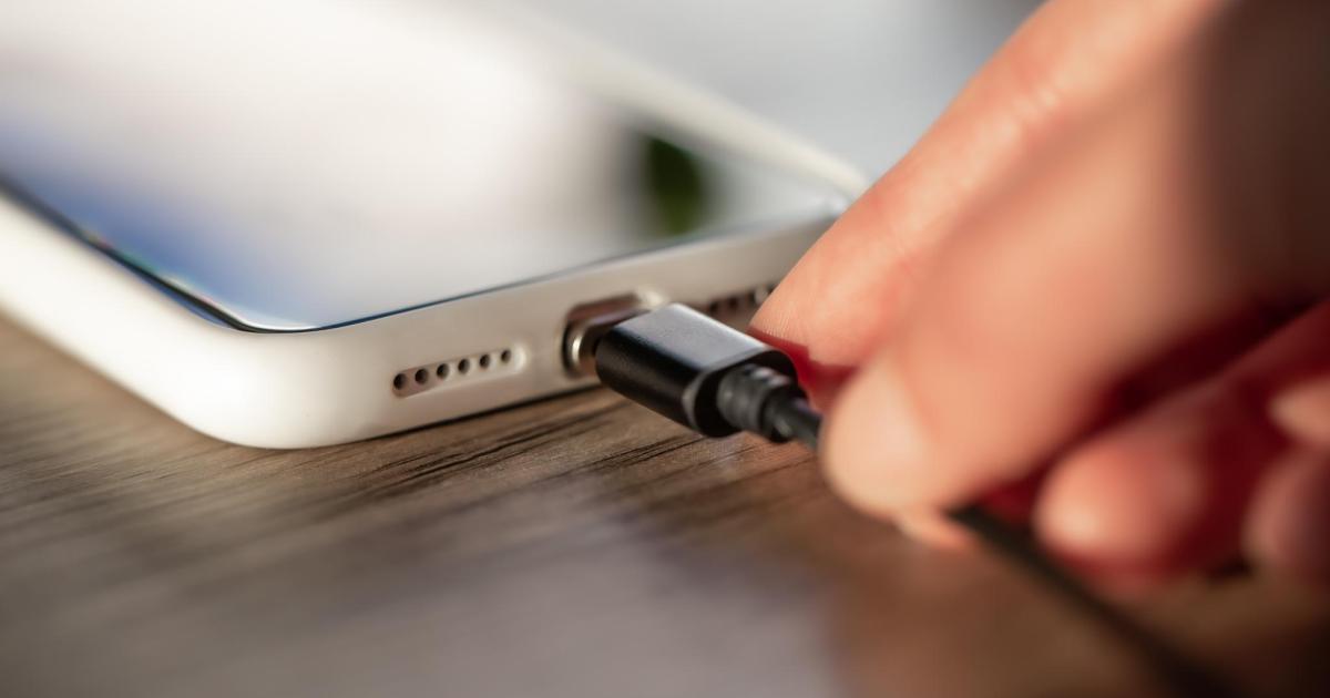 Ni cambiar el cargador ni apagar el móvil: este es el truco definitivo para recargar el teléfono más rápido