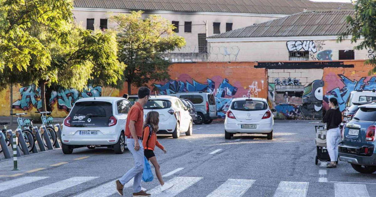 Policías y docentes vigilan el CEIP Cas Capiscol para evitar intrusos de la antigua cárcel de Palma