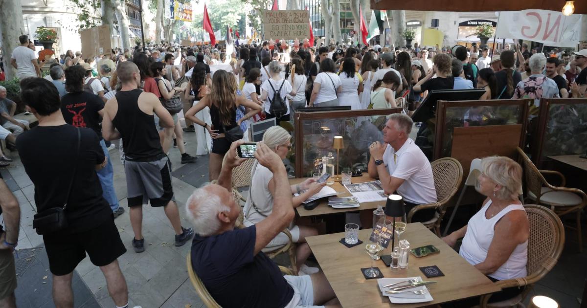 El turismo británico y alemán exploran soluciones para la saturación en Baleares