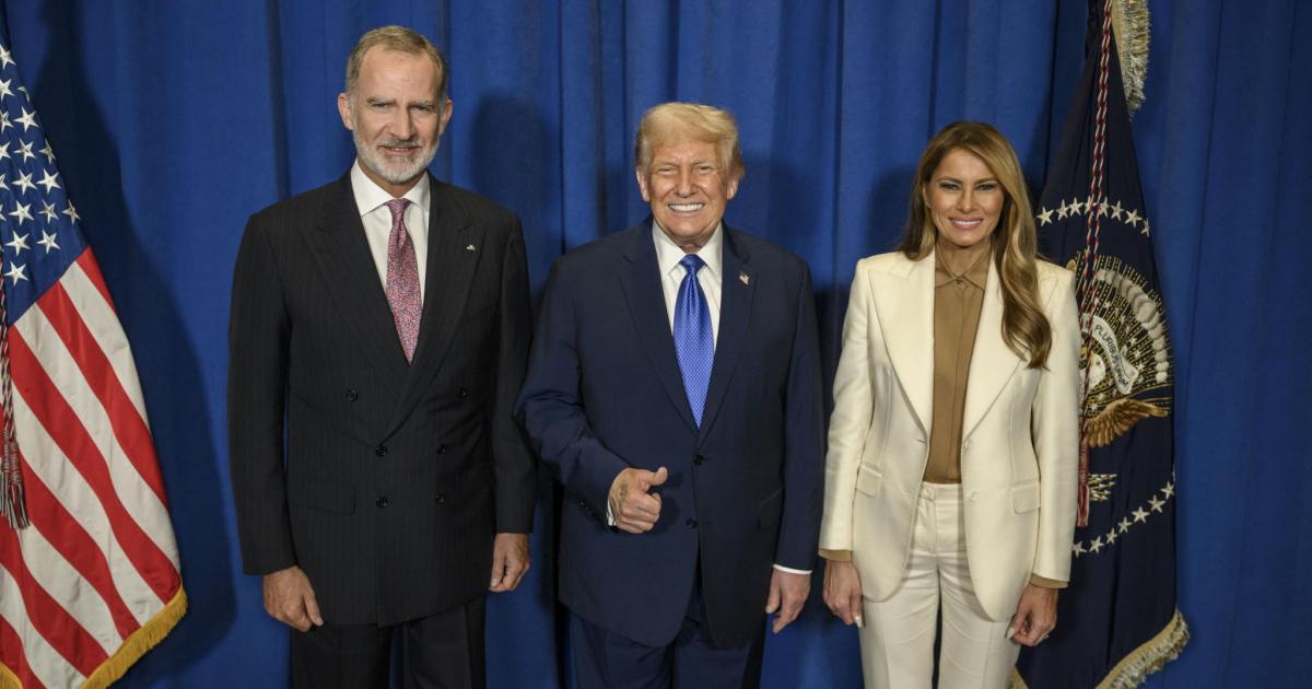 La Casa Blanca distribuye la imagen del saludo del rey y Trump en Nueva York