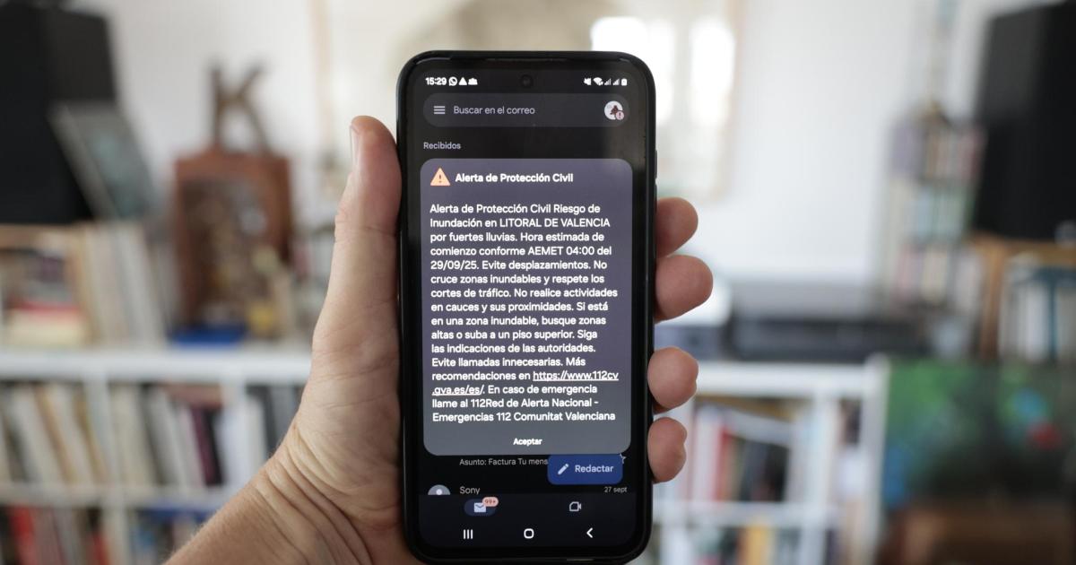 Un mensaje Es Alert avisa del riesgo de inundación por lluvias y Valencia suspende las clases